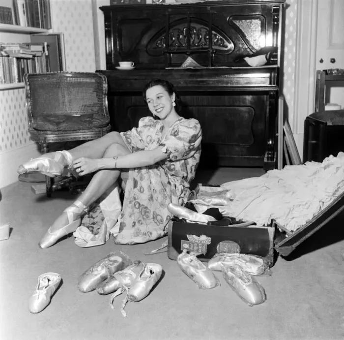 Framed Print : Ballerina Berly Grey seen here preparing for a trip to Stockholm. March 1953 D1340-002