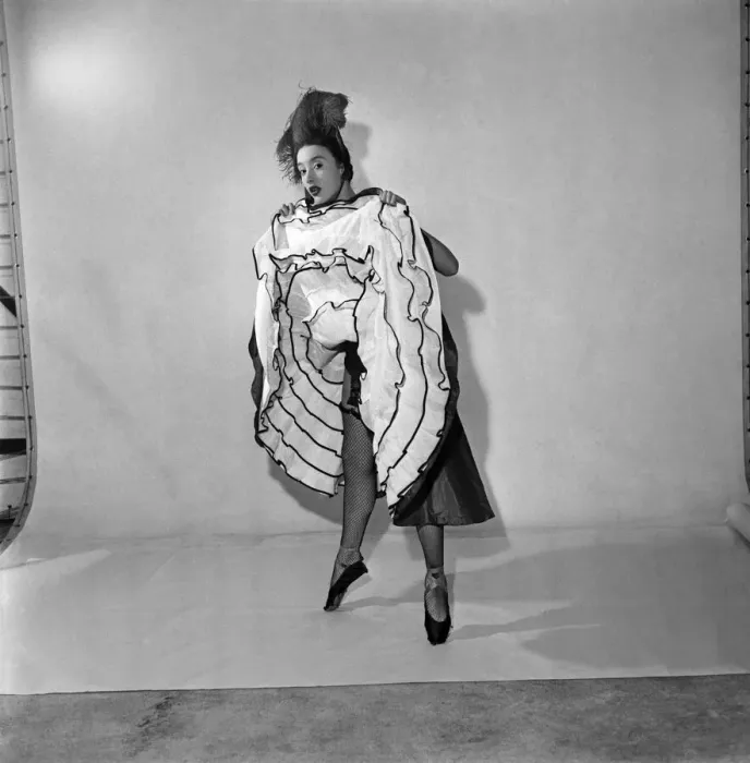 Framed Print : Ballet dancer performing the can can December 1953 D7303-003 Framed Print : Ballet dancer performing the can can December 1953 D7303-003