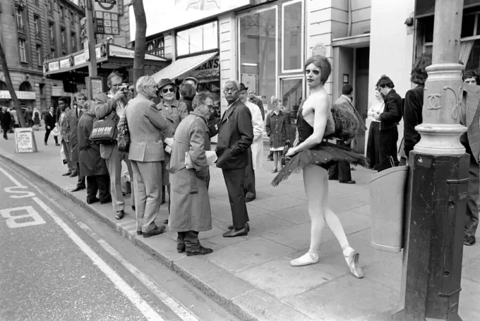 Framed Print : Ballet dancer Svetlana Kamargo wearing an unusual outfit in the streets of London
