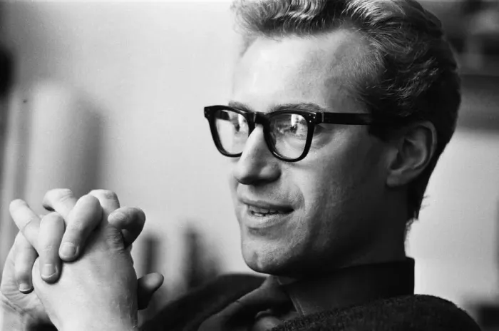 Framed Print : Bamber Gascoigne, TV personality, portrait at home. 1st November 1966 Framed Print : Bamber Gascoigne, TV personality, portrait at home. 1st November 1966