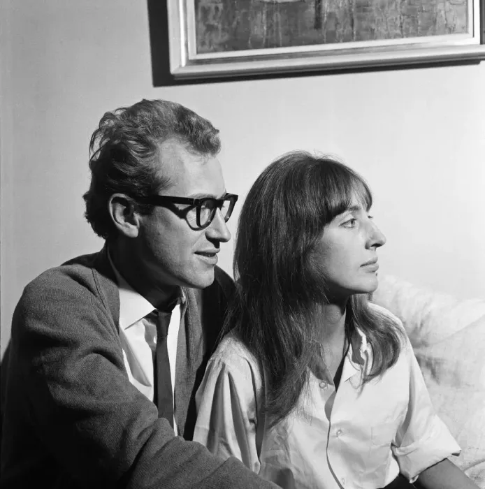 Framed Print : Bamber Gascoigne, TV personality and his wife Christina at home on Notting Hill, London
