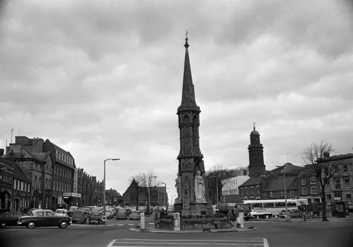 Framed Print : Banbury Cross, Banbury, Oxfordshire. 9th March 1966 Framed Print : Banbury Cross, Banbury, Oxfordshire. 9th March 1966