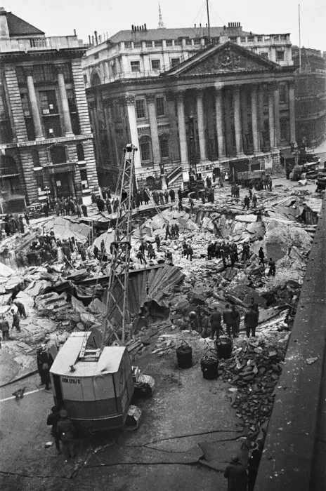 Framed Print : The Bank of England and Royal Exchange after the raid during the night of 11 January 1941 Framed Print : The Bank of England and Royal Exchange after the raid during the night of 11 January 1941