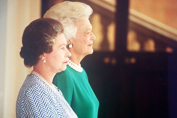 Barbara Bush June 1989 First Lady of the United States of America with Queen Elizabeth