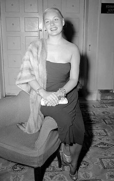 Barbara Payton American Film Actress July 1952 In London fur