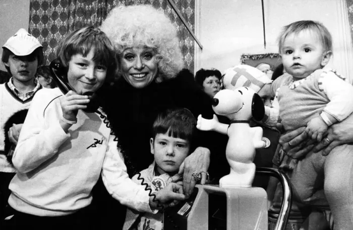 Framed Print : Barbara Windsor paid an early Christmas call to sick children yesterday-and bought a Framed Print : Barbara Windsor paid an early Christmas call to sick children yesterday-and bought a