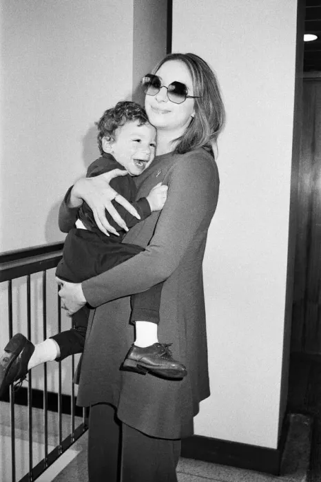 Framed Print : Barbra Streisand leaving Heathrow Airport for New York with her son Jason, aged 2 Framed Print : Barbra Streisand leaving Heathrow Airport for New York with her son Jason, aged 2