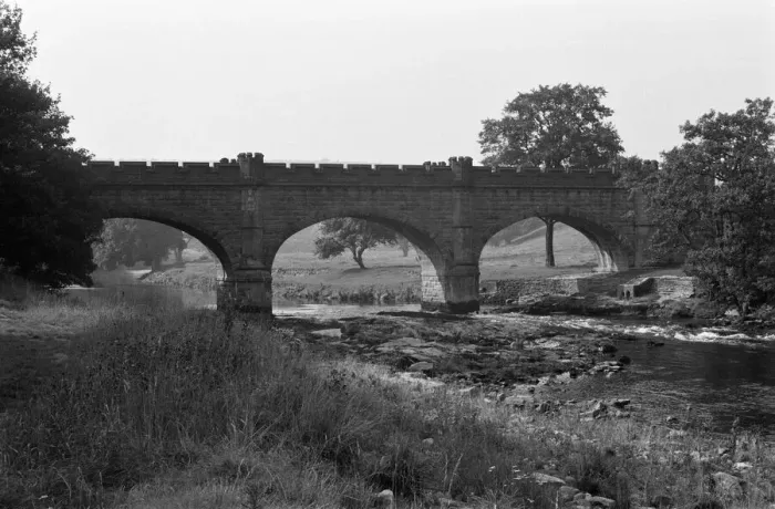 Framed Print : Barden Aqueduct and footbridge, crossing the River Wharfe, North Yorkshire