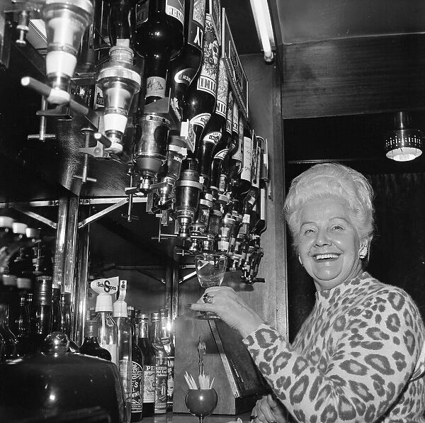 Barmaid, The Buccaneer, Middlesbrough, 1975, Barmaid of the Year Competition, Entrant
