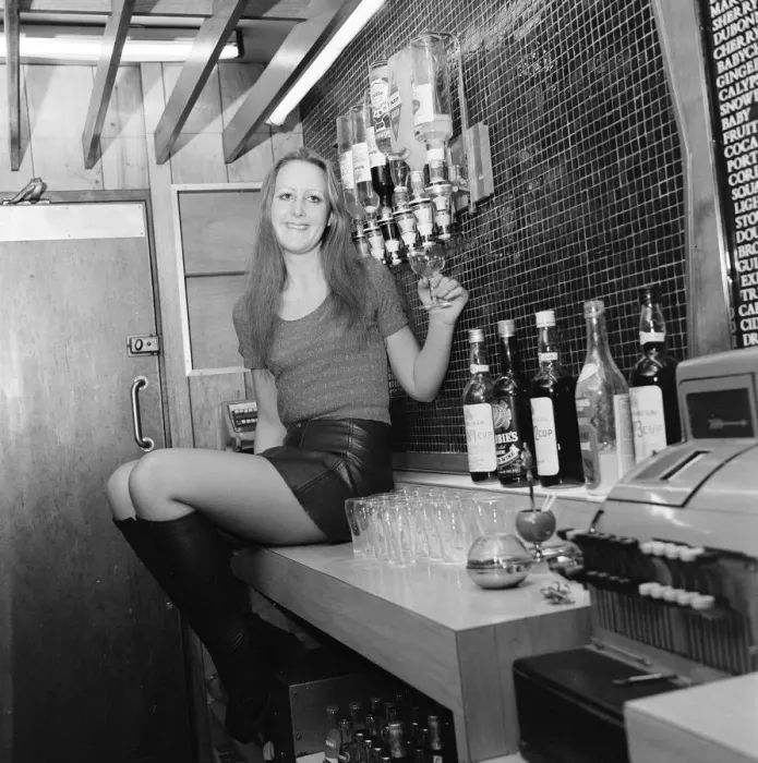 Framed Print : Barmaid at Mecca Bingo Hall, Middlesbrough, 1972, Photocall