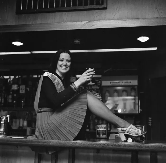 Framed Print : Top Barmaid, Middlesbrough, 1975, Barmaid of the Year Competition, Entrant Framed Print : Top Barmaid, Middlesbrough, 1975, Barmaid of the Year Competition, Entrant