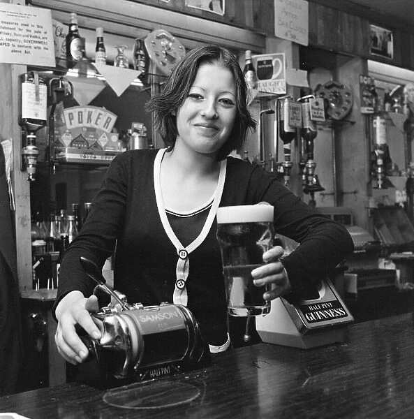 Barmaid, Pub, Middlesbrough, 1976, Barmaid of the Year Competition, Entrant