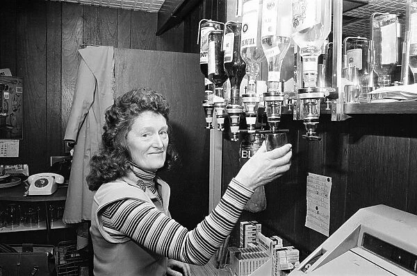 Barmaid, Pub, Middlesbrough, 1976, Barmaid of the Year Competition, Entrant