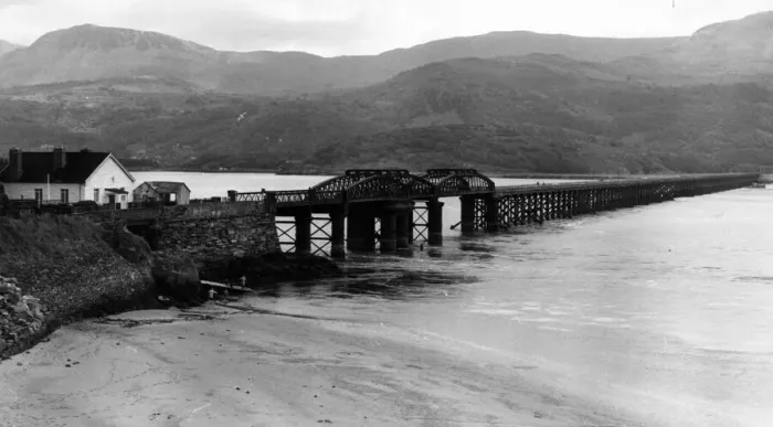 Framed Print : Barmouth Bridge and Estuary of the River Mawddach near Barmouth, Gwynedd