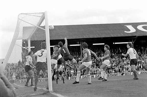 Barnsley 3 v. Bolton 0. September 1981 MF03-08-076