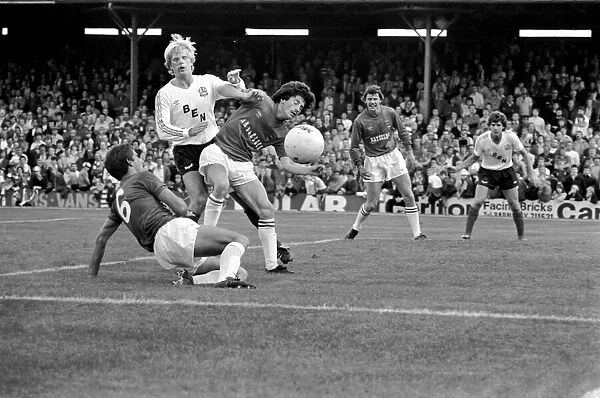 Barnsley 3 v. Bolton 0. September 1981 MF03-08-054