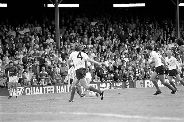 Barnsley 3 v. Bolton 0. September 1981 MF03-08-099