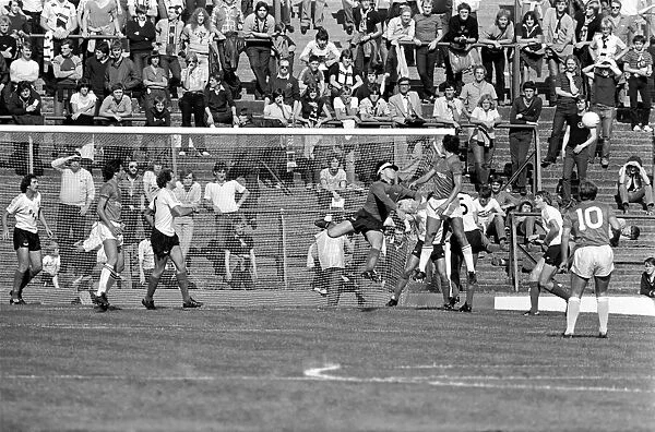 Barnsley 3 v. Bolton 0. September 1981 MF03-08-011