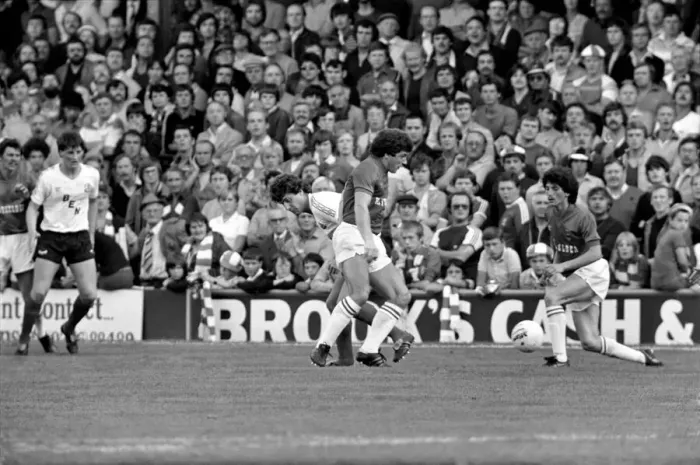 Framed Print : Barnsley 3 v. Bolton 0. September 1981 MF03-08-014