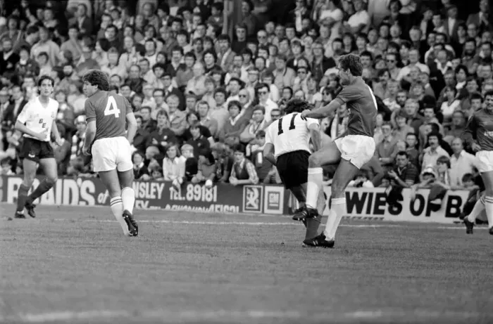 Framed Print : Barnsley 3 v. Bolton 0. September 1981 MF03-08-015 Framed Print : Barnsley 3 v. Bolton 0. September 1981 MF03-08-015
