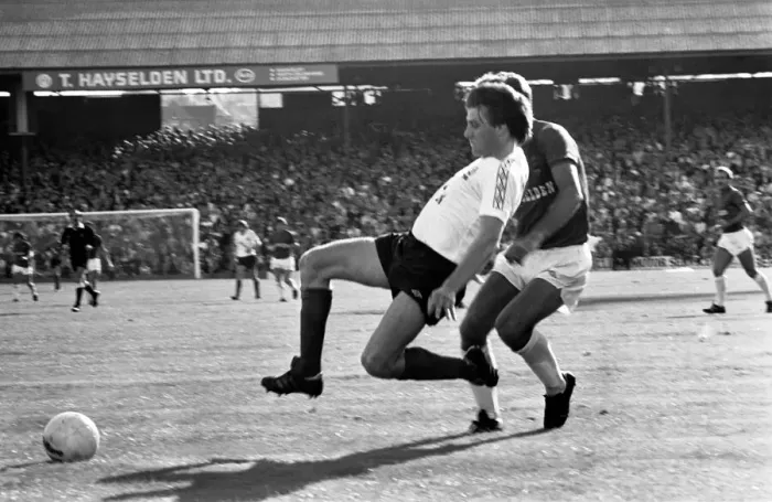Framed Print : Barnsley 3 v. Bolton 0. September 1981 MF03-08-034