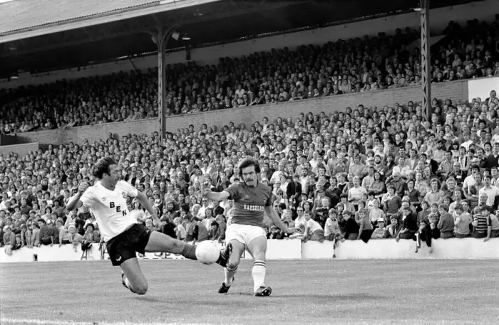 Framed Print : Barnsley 3 v. Bolton 0. September 1981 MF03-08-063 Framed Print : Barnsley 3 v. Bolton 0. September 1981 MF03-08-063