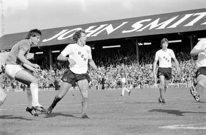 Framed Print : Barnsley 3 v. Bolton 0. September 1981 MF03-08-093 Framed Print : Barnsley 3 v. Bolton 0. September 1981 MF03-08-093