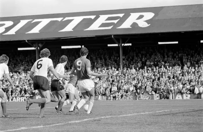 Framed Print : Barnsley 3 v. Bolton 0. September 1981 MF03-08-116 Framed Print : Barnsley 3 v. Bolton 0. September 1981 MF03-08-116