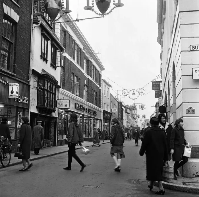 Framed Print : Barnstaple High Street, Barnstaple, North Devon. 9th January 1966