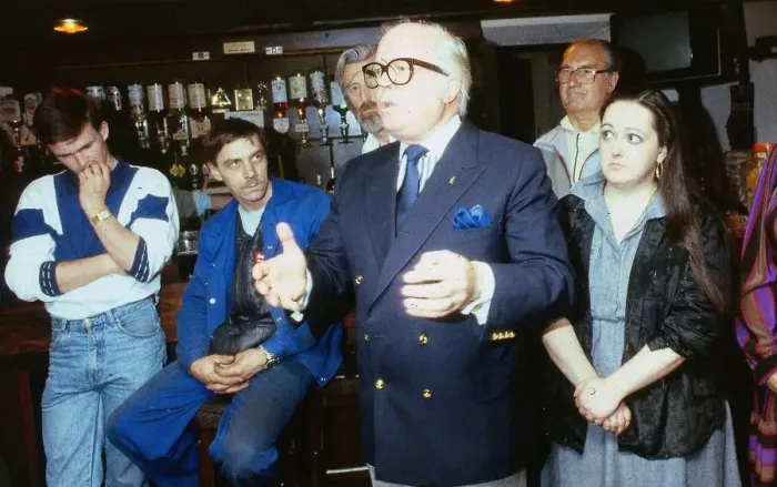 Framed Print : Baron Richard Attenborough November 1988 In a pub in Tarbet raising funds for Framed Print : Baron Richard Attenborough November 1988 In a pub in Tarbet raising funds for