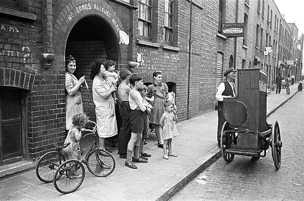 Barral organ performs in the streets of Whitechapel, London, Circa 1947