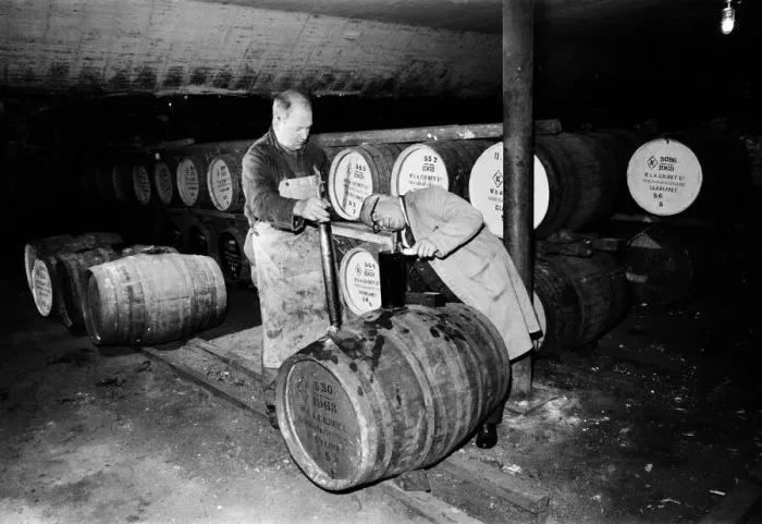 Framed Print : Barrels being tested in the bonded warehouse at the Knockando Whisky Distillery, Moray