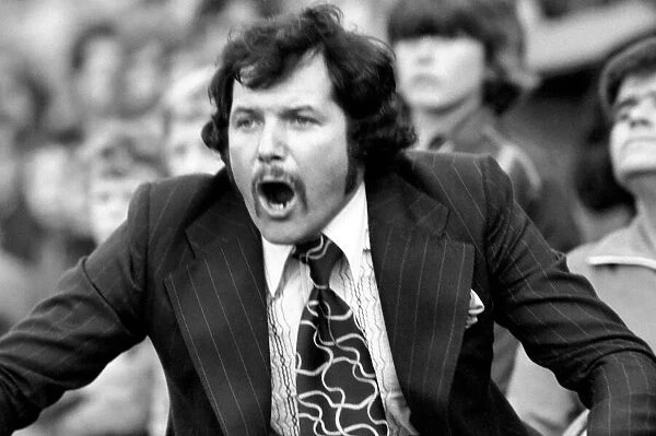 Barry Fry Manager of Dunstable F. C. August 1974 S74-4813-004