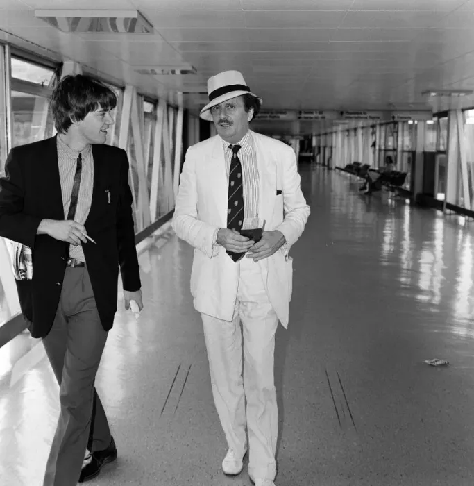 Framed Print : Barry Humphries leaving Heathrow Airport for New York. 10th August 1983