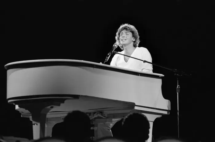 Framed Print : Barry Manilow in concert at the Bay Front Arena, St. Petersburg, Florida, United States Framed Print : Barry Manilow in concert at the Bay Front Arena, St. Petersburg, Florida, United States