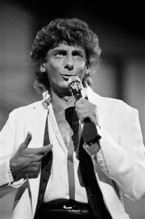 Framed Print : Barry Manilow in concert at Blenhiem Palace. 28th August 1983 Framed Print : Barry Manilow in concert at Blenhiem Palace. 28th August 1983