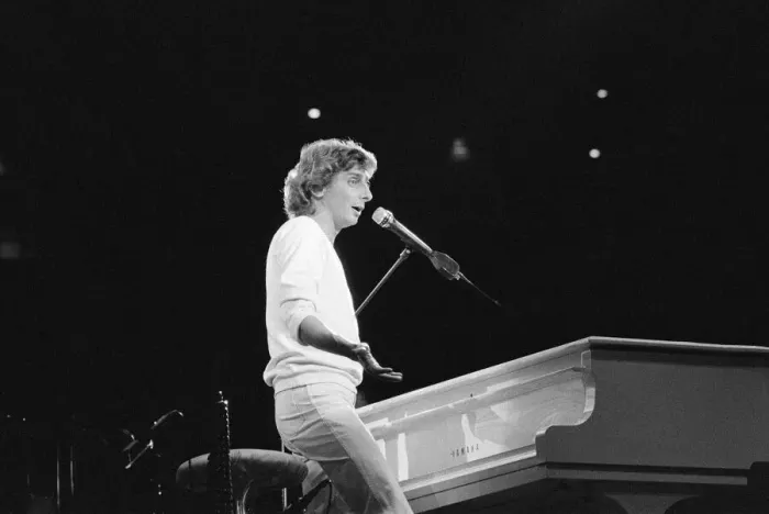 Framed Print : Barry Manilow in concert at Hartford Civic Center, Hartford, Connecticut, America Framed Print : Barry Manilow in concert at Hartford Civic Center, Hartford, Connecticut, America