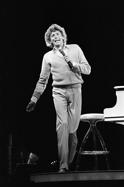 Barry Manilow during rehearsals for his concert at the Bay Front Arena, St