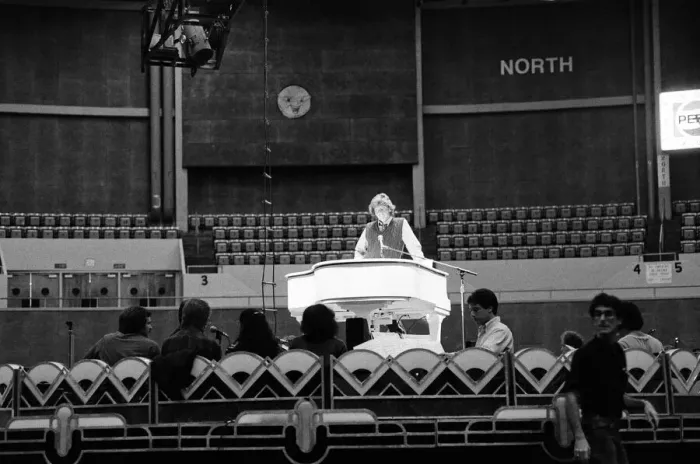 Framed Print : Barry Manilow during rehearsals for his concert at the Bay Front Arena, St