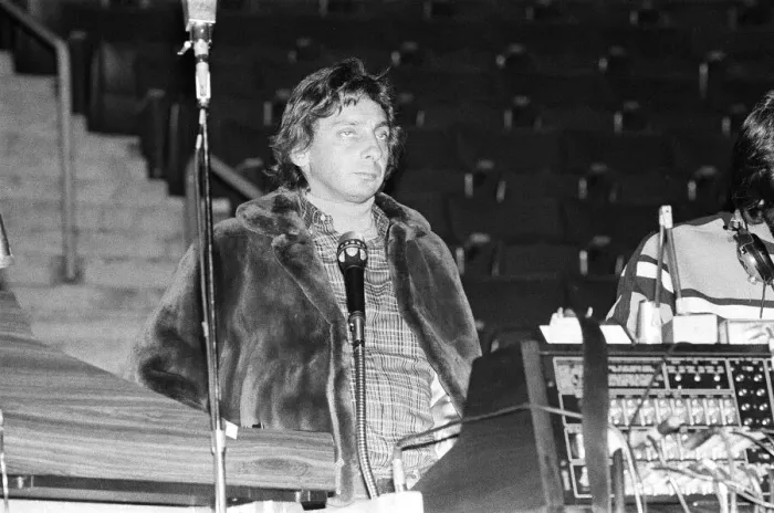Framed Print : Barry Manilow at the sound mixing desk in preparation for his concert at Hartford Civic Framed Print : Barry Manilow at the sound mixing desk in preparation for his concert at Hartford Civic