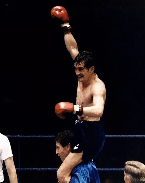 Framed Print : Barry McGuigan boxer celebrating after beating Tomas De Cruz Framed Print : Barry McGuigan boxer celebrating after beating Tomas De Cruz