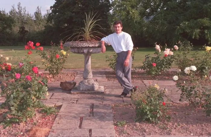 Framed Print : BARRY MCGUIGAN, BOXER, IN PHOTOCALL AT HIS HOME 13 / 09 / 1991 Framed Print : BARRY MCGUIGAN, BOXER, IN PHOTOCALL AT HIS HOME 13 / 09 / 1991
