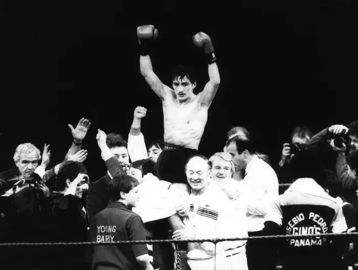 Framed Print : Barry McGuigan v Eusebio Pedroza Boxing June 1985 Eusebio Pedroza went down in Framed Print : Barry McGuigan v Eusebio Pedroza Boxing June 1985 Eusebio Pedroza went down in