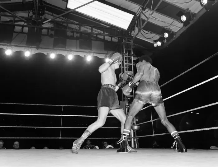 Framed Print : Barry McGuigan vs Eusebio Pedroza at Queens Park Rangers football stadium, Loftus Road Framed Print : Barry McGuigan vs Eusebio Pedroza at Queens Park Rangers football stadium, Loftus Road