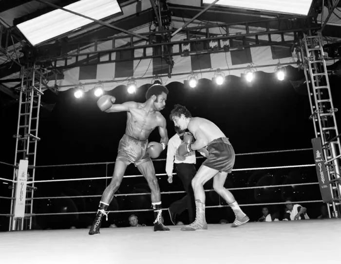 Framed Print : Barry McGuigan vs Eusebio Pedroza at Queens Park Rangers football stadium, Loftus Road Framed Print : Barry McGuigan vs Eusebio Pedroza at Queens Park Rangers football stadium, Loftus Road