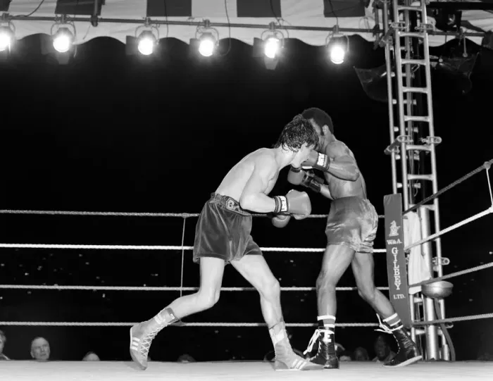 Framed Print : Barry McGuigan vs Eusebio Pedroza at Queens Park Rangers football stadium, Loftus Road Framed Print : Barry McGuigan vs Eusebio Pedroza at Queens Park Rangers football stadium, Loftus Road