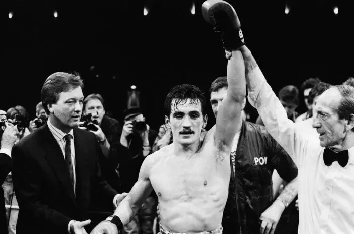 Framed Print : Barry McGuigans comeback fight against Nicky Perez, Alexandra Pavillion, London Framed Print : Barry McGuigans comeback fight against Nicky Perez, Alexandra Pavillion, London