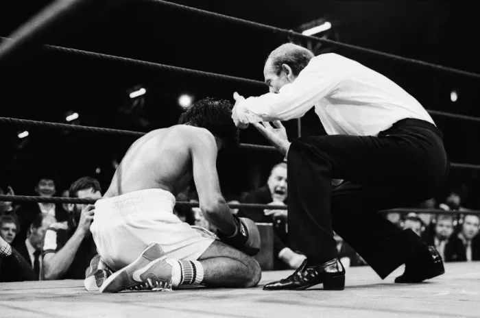 Framed Print : Barry McGuigans comeback fight against Nicky Perez, Alexandra Pavillion, London