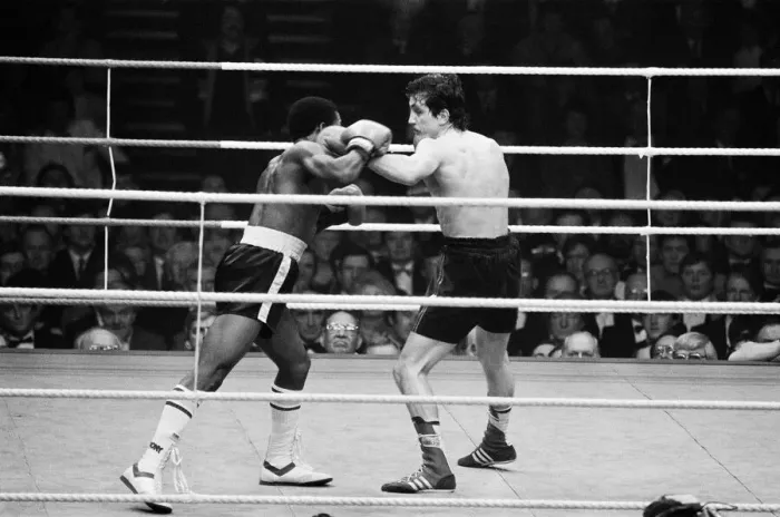 Framed Print : Barry McGuigans second defence of his WBA title against Danilo Cabrera at The Royal