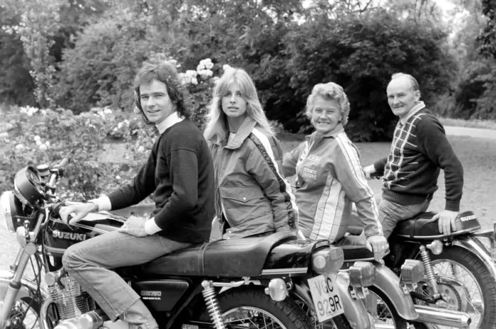 Framed Print : Barry Sheene: In the pits as a timekeeper will be his constant girl friend Stephanie Framed Print : Barry Sheene: In the pits as a timekeeper will be his constant girl friend Stephanie